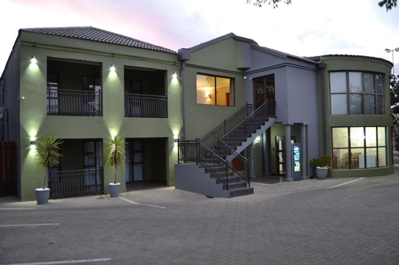 African Sands Guesthouse Load Shedding Free 布隆方丹 外观 照片