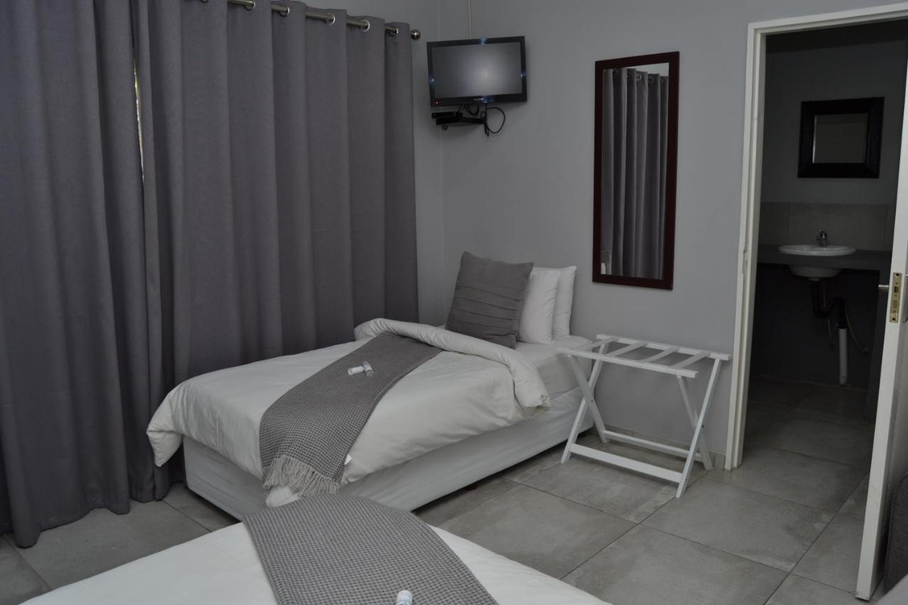 African Sands Guesthouse Load Shedding Free 布隆方丹 外观 照片